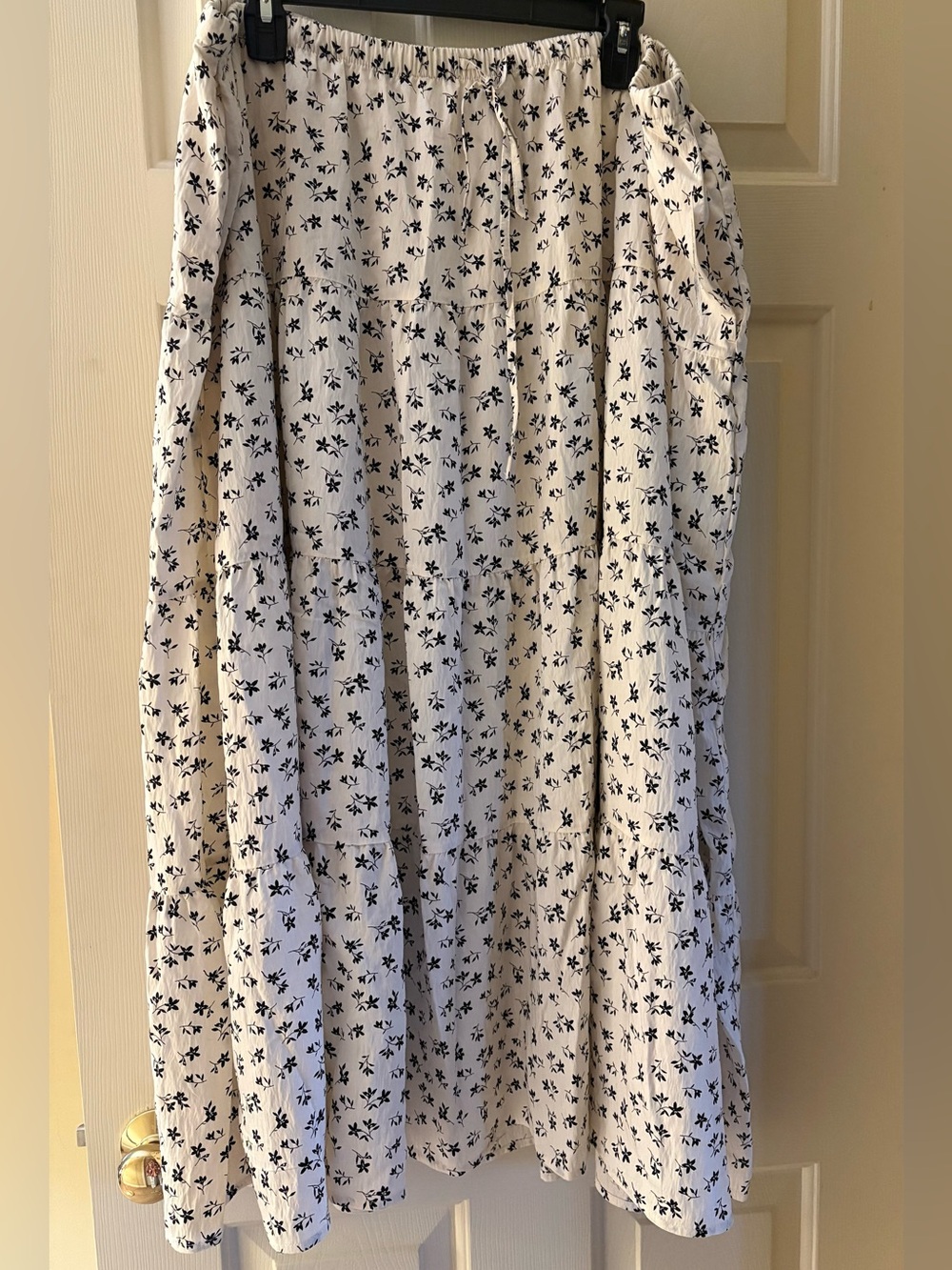 A New Day Size 2x Cream Floral Tiered Maxi Skirt with Black Floral Print, NWT